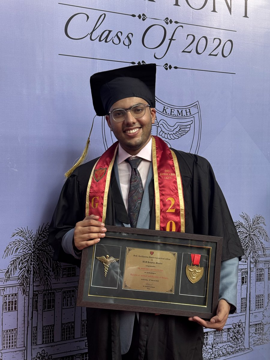 Rishubbb's tweet photo. Graduated!! Onto the next chapter of this journey.
Forever grateful for getting into this twin institution of Seth GSMC and KEMH.
What a beautiful ride it’s been , so many memories so many close friends.

Also thanks to @ShreerajT sir, made the moment more special. https://t.co/Pi43K1DJp8