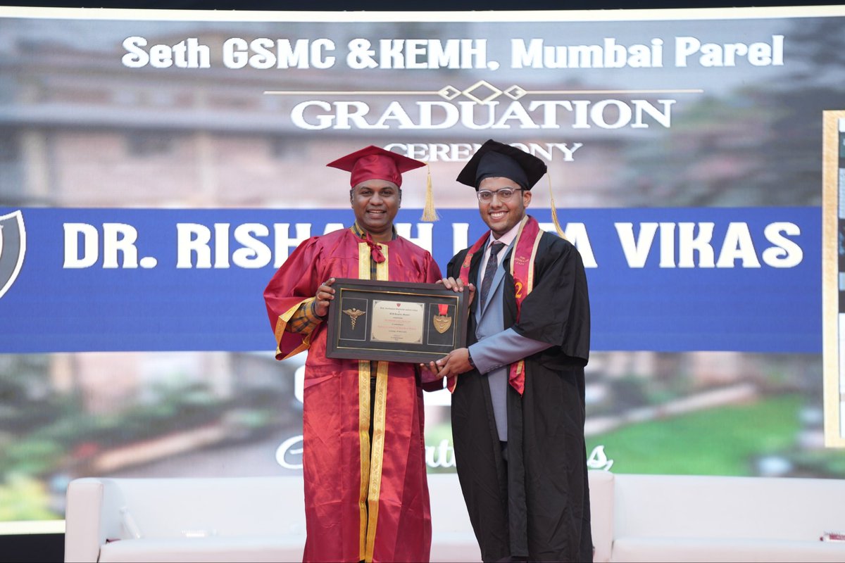 Rishubbb's tweet photo. Graduated!! Onto the next chapter of this journey.
Forever grateful for getting into this twin institution of Seth GSMC and KEMH.
What a beautiful ride it’s been , so many memories so many close friends.

Also thanks to @ShreerajT sir, made the moment more special. https://t.co/Pi43K1DJp8
