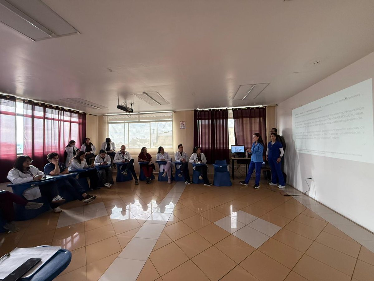 HospAdultoMayor's tweet photo. En el #HAIAM se desarrolló la presentación del caso “Rehabilitación y ejercicio en el paciente oncológico”, un espacio académico que permitió fortalecer el análisis clínico y la actualización del personal médico.
✨ La formación continua impulsa una atención más integral. https://t.co/7U84maTPZG