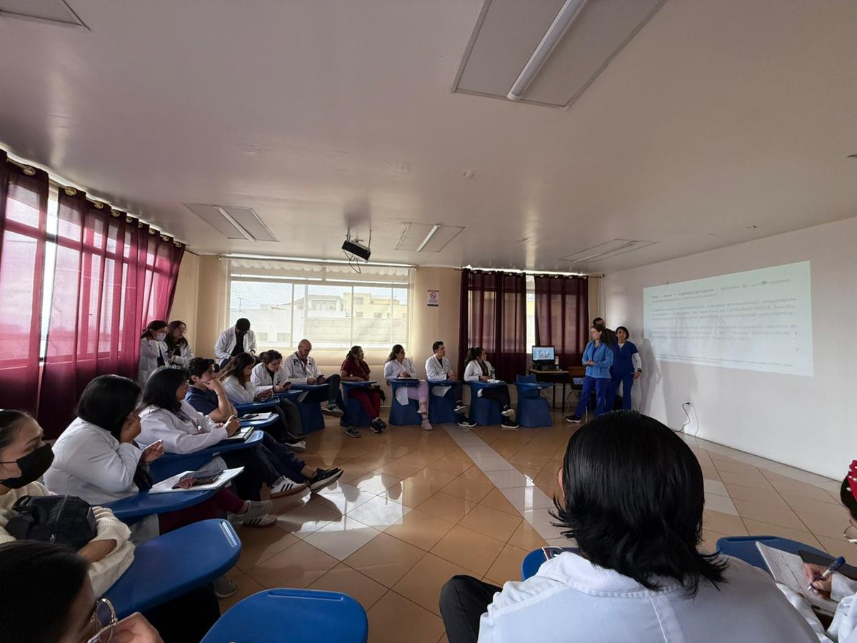 HospAdultoMayor's tweet photo. En el #HAIAM se desarrolló la presentación del caso “Rehabilitación y ejercicio en el paciente oncológico”, un espacio académico que permitió fortalecer el análisis clínico y la actualización del personal médico.
✨ La formación continua impulsa una atención más integral. https://t.co/7U84maTPZG