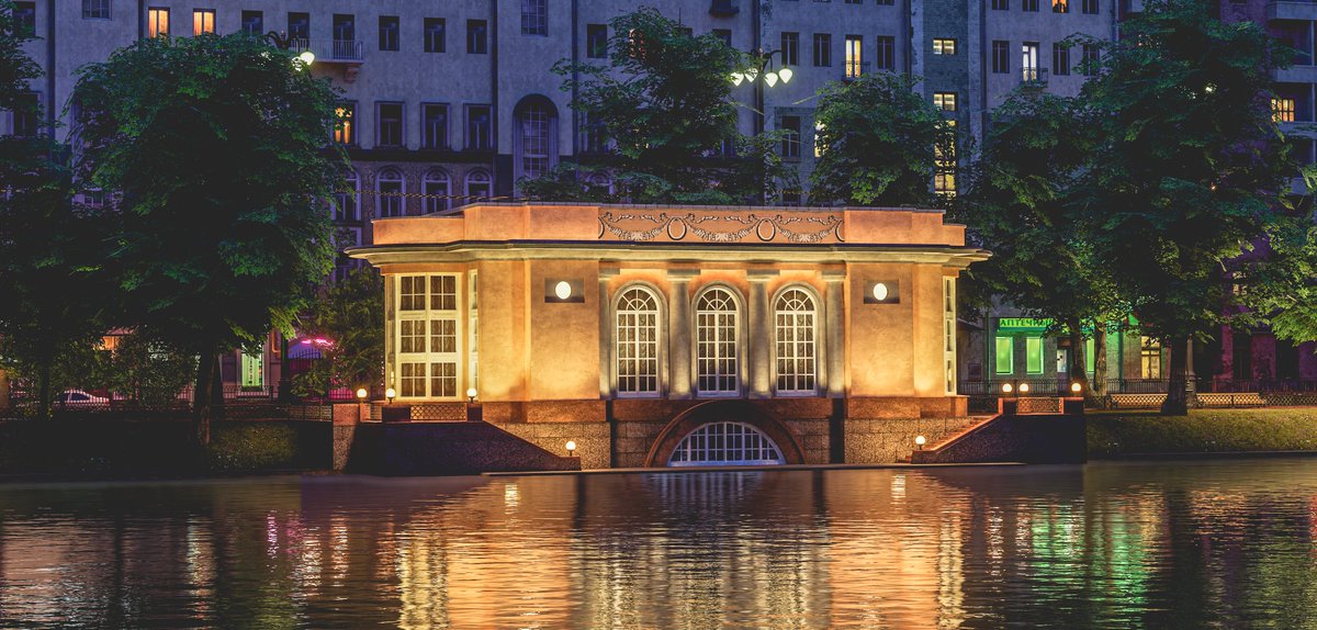 RedPanda_VRC's tweet photo. A trip around Patriarchs Ponds in old Moscow.
旧モスクワのパトリアルヒ・ポンド周辺を巡る旅。

World: Patriki VR （ver․1․1）
Author: DrMorro
Link: https://t.co/k5OKw7EUd8

#VRChat #VRChatPhotography 
#VRChat_world紹介 #RPandaLens https://t.co/kD5B0AadS5