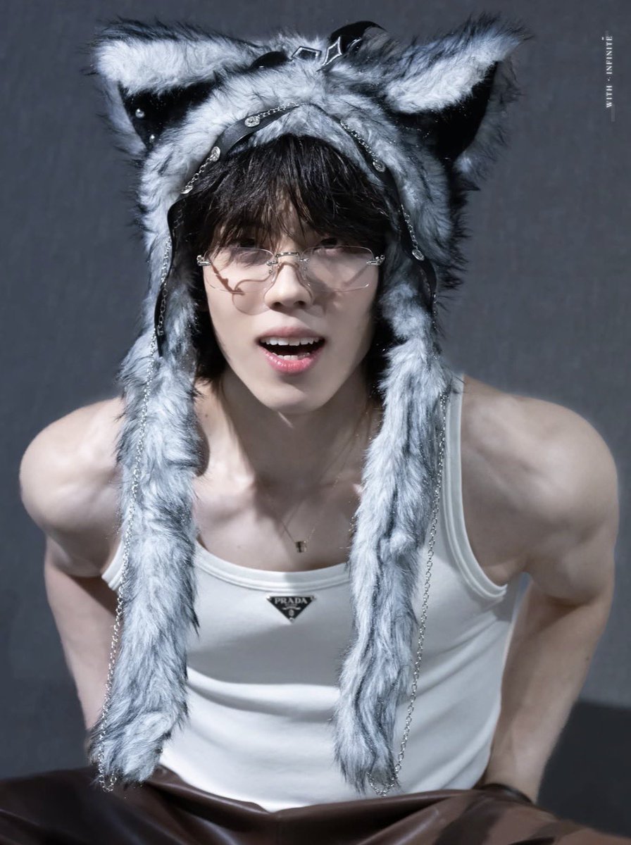 ovemyungsoo's tweet photo. i need kpop fans to discover THEE jang dongwoo... this man has it all. https://t.co/VMSO9MWKHi