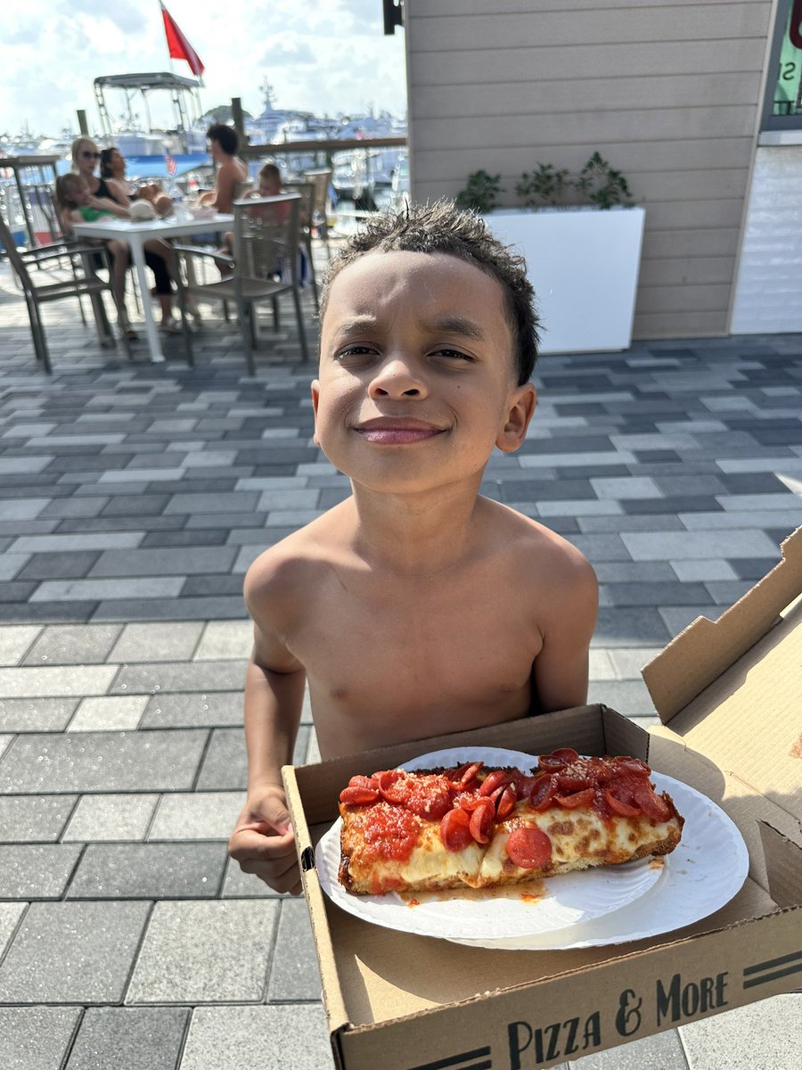 (Foots The King) tweet media