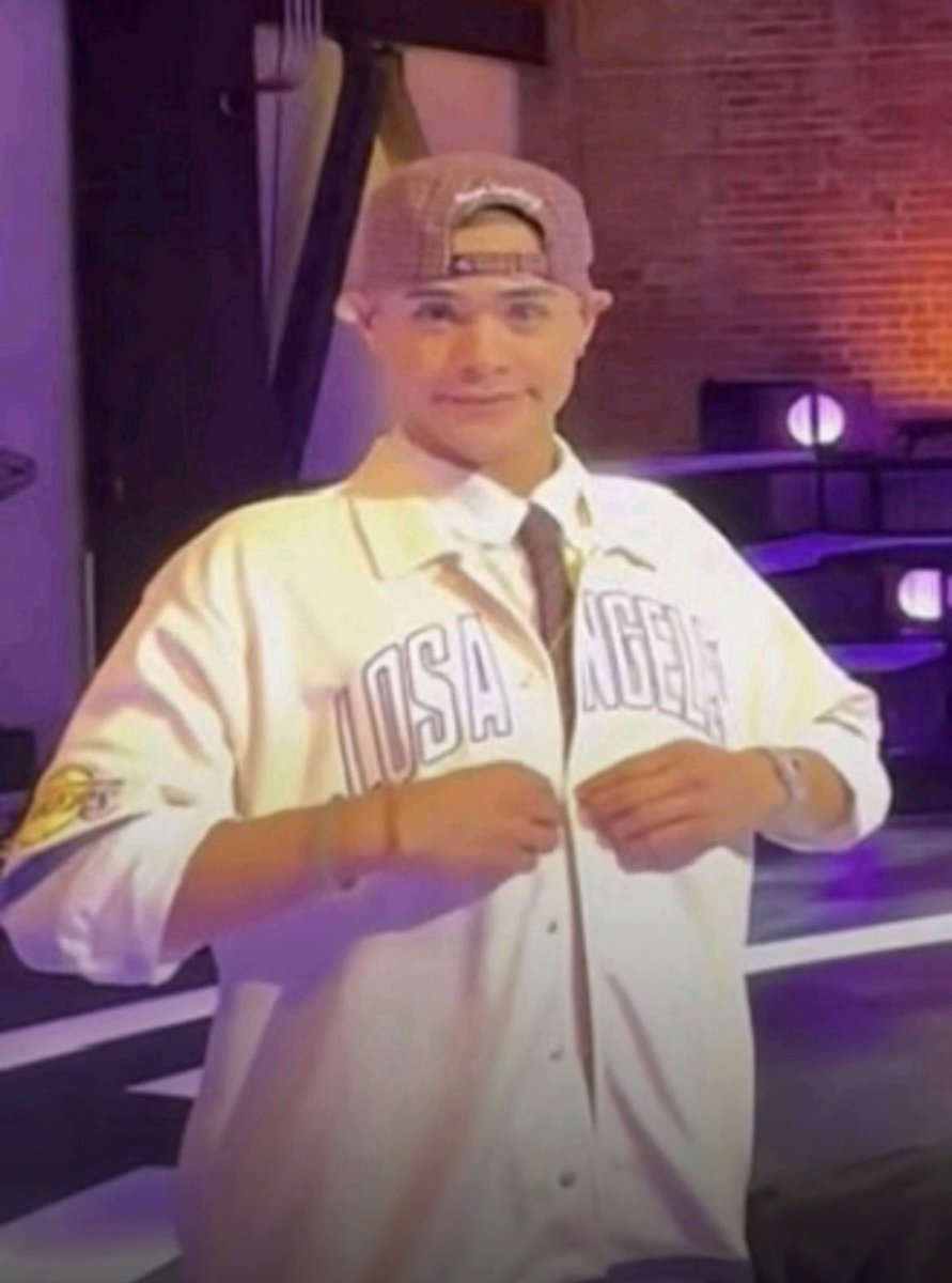 ʟᴇᴏ ☆ tweet media