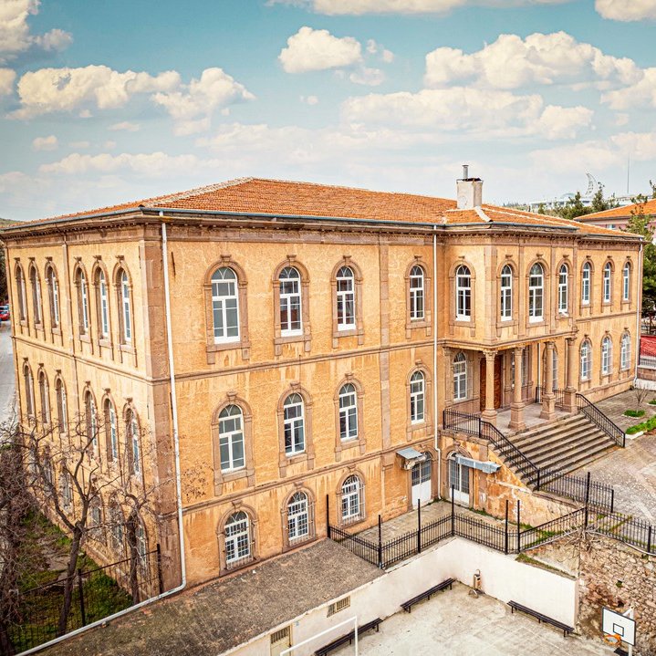 bosunatiklama's tweet photo. Çanakkale Savaşları'nda 94 öğrencisi şehit olan Balıkesir Lisesi.

• 15-18 yaşlarındaki öğrencilerinin tamamının şehit düşmesi nedeniyle uzun süre mezun veremedi. https://t.co/pfPYrltRpU
