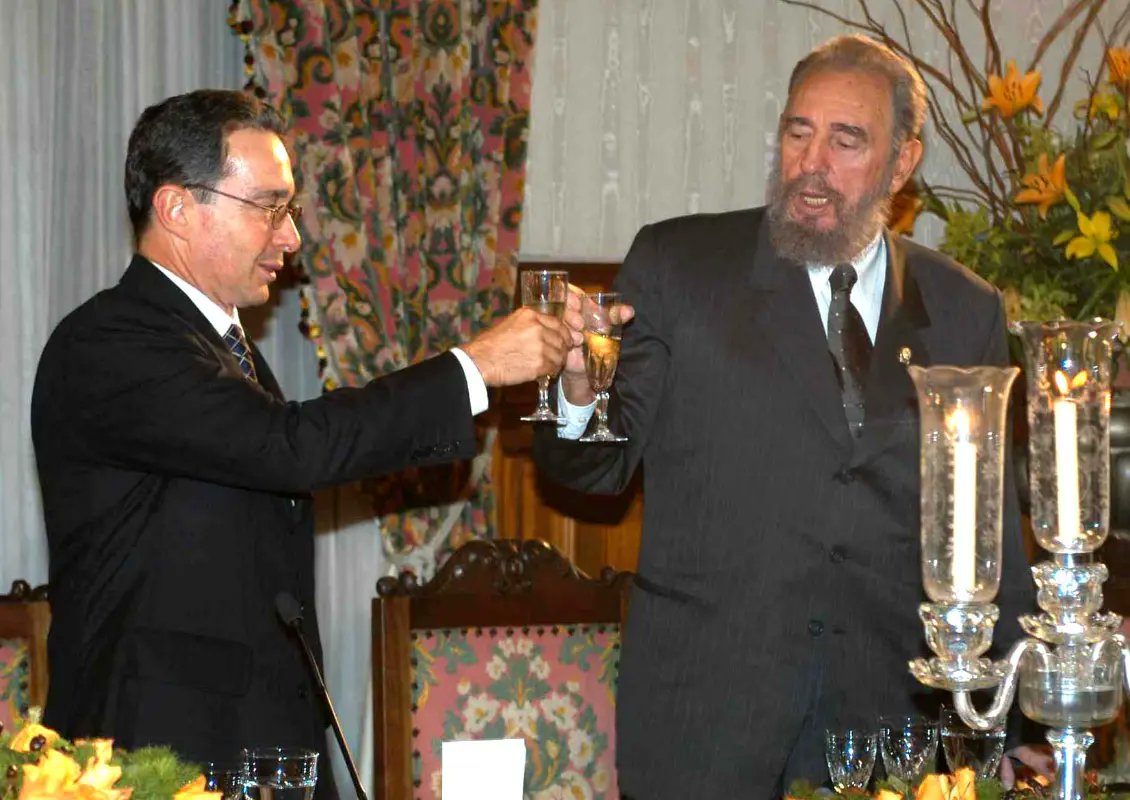 jdcarrillo_'s tweet photo. @Itaca____ @lykan_hypers Decir estupideces no es necesario

Ahí están su Fidel y Chávez con el condenado y el pedófilo https://t.co/LfxdFqS6rx