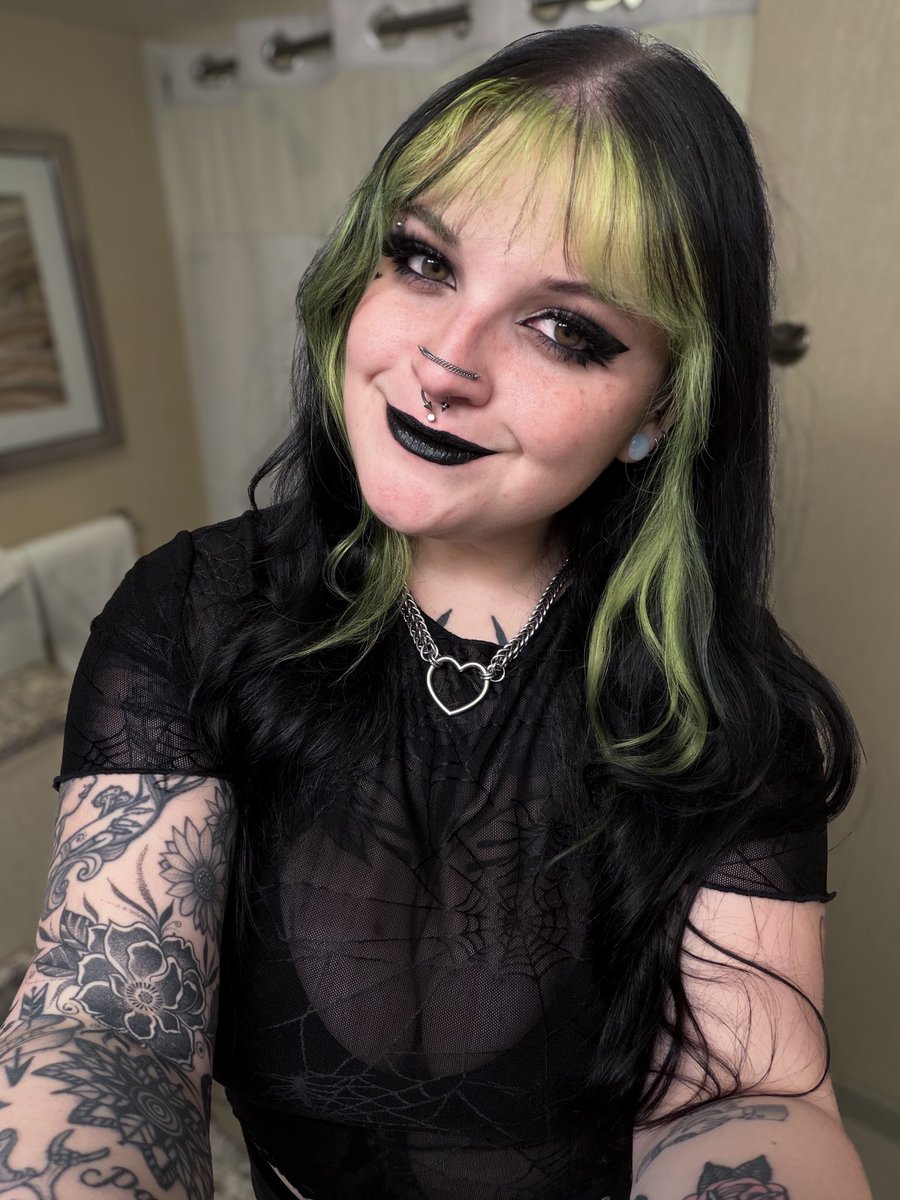 sophie 💚 tweet media