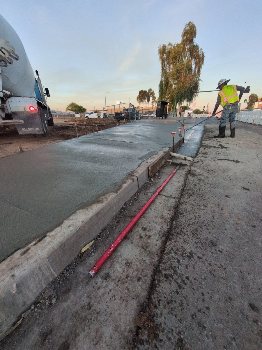 CompleteFleming's tweet photo. Progress on our Phoenix-area horizontal construction project.

Expanding walkways, curbs, and parking to improve safety, accessibility, and traffic flow. 

View more at https://t.co/4I4eDqRNID

#ParkingLotExpansion #CommercialConstruction https://t.co/cu6pYOH65A