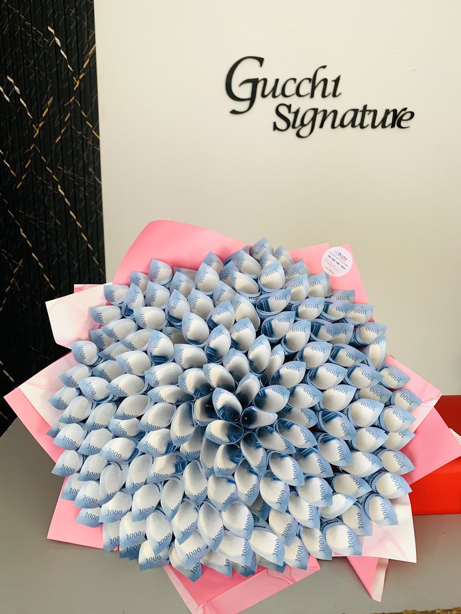 AguhUgochinyere's tweet photo. 150k money bouquet 💐 sent out with a gift package waybilled all the way from Lagos https://t.co/06w4QVXHnR