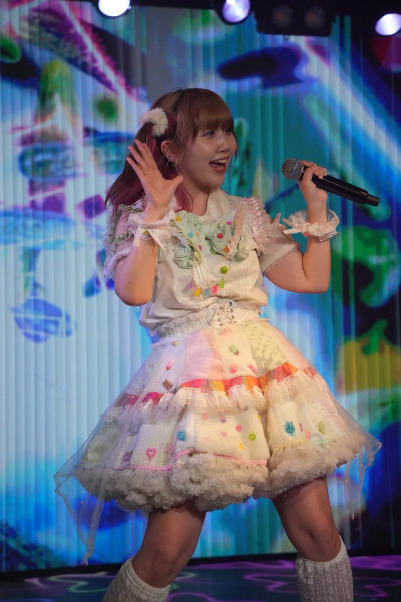 twofkm's tweet photo. 先週に続き今日も #秋葉原GALAXY にお邪魔しました。
相変わらず元気で可愛いグミちゃんでした。
チェキ3枚も撮ってしまった🥺
宿題次までに出来てるといいなぁ
次は生誕祭🎉

#大鈴グミ
#タベレナーイグミ
#タベレナーイ組
#地下アイドル https://t.co/pV12Ixc1fi