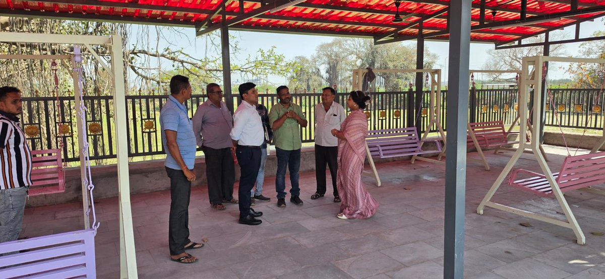 આજરોજ વાગરા તાલુકાના સાયખા તથા વાગરા ગ્રામ પંચાયતની મુલાકાત લેવામાં આવી.
દફ્તર તપાસણી તેમજ વિકાસ કાર્યોની સમીક્ષા કરવામાં આવી. ગ્રામ્ય કક્ષાએ સ્વચ્છતા કામગીરીની ચકાસણી કરી નિયમિત અને રોજિંદી સફાઈ સુનિશ્ચિત કરવા જરૂરી સૂચનાઓ આપવામાં આવી.
<a href="/CMOGuj/">CMO Gujarat</a> 
<a href="/GujPRHDept/">Panchayat, Rural Housing & Rural Dev. Department</a> 
<a href="/CollectorBharch/">Collector & DM Bharuch</a>