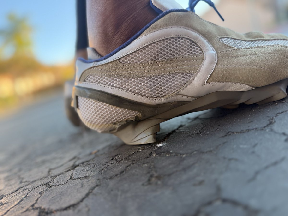 BigAnSD's tweet photo. It’s always a sad day when an og pair falls apart. Bought new in 2000 and ❤️ them always. @PUMA Beisser always got looks. Hopefully the rerelease of these will be good.  #puma #ogsneakerhead #wearyourshoes #sneakers #kotd #yoursneakersaredope #sneakerhead https://t.co/Dwpzj5KBWy
