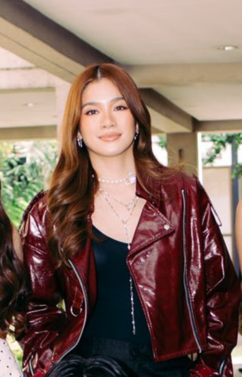 loveniaiah's tweet photo. ANG POGI ANG ANGAS BAGAY NA BAGAY ANG RED https://t.co/03pbj1yqPh
