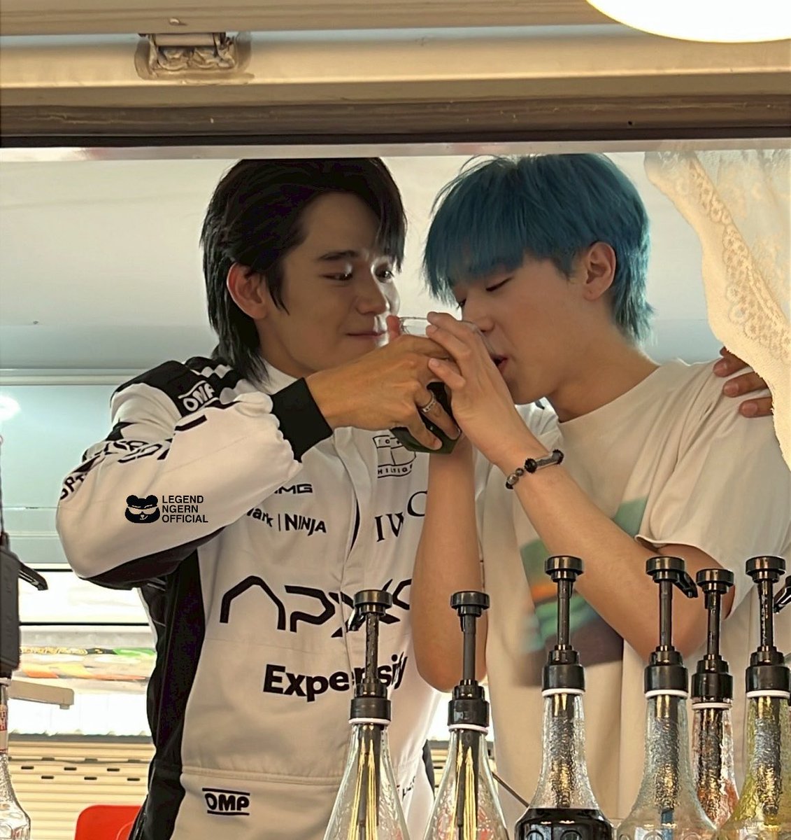 Legendngernnn's tweet photo. ขอขอบคุณการสนับสนุน รถ Food Truck 

สำหรับส่งกองถ่าย #TheSunFromAnotherStar #FoureverYouP2Q39 ในนาม เงิน อนุภาษ วันนี้มากๆเลยนะคะ 

วันนี้จัดส่งเป็น Food Truck เครื่องดื่มเย็นชื่นใจไปให้เงินและทีมงานค่ะ 🥤

Thank you for your support @Foureveryo2
   
@legendngern Legendngern
#ngernnn #ทีมเงิน #อาทิตย์ดาวตก