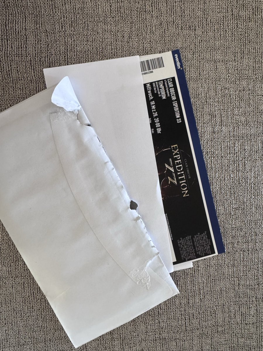 Waidth's tweet photo. Tasche ist gepackt 🧳und auf geht es nach Berlin zum #e33 Konzert „A Painted Symphony“🎶🤗✨ https://t.co/E1TurWQ97R