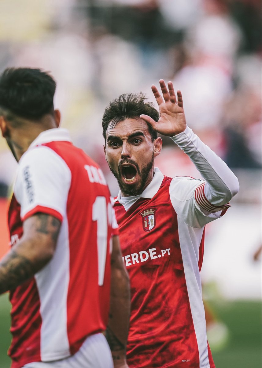 lnstantFoot's tweet photo. 🚨🚨 𝗡𝗢𝗨𝗩𝗘𝗟𝗟𝗘 𝗥𝗘𝗠𝗢𝗡𝗧𝗔𝗗𝗔 𝗔𝗨 𝗣𝗢𝗥𝗧𝗨𝗚𝗔𝗟 !!! 🇵🇹🔥

Le SC Braga s'était incliné 2-0 contre Ferencvaros au match aller des huitièmes de finale d'Europa League... 

ET FINALEMENT LE SCB MÈNE 3-0 À LA DEMI-HEURE DE JEU LORS DE CE MATCH RETOUR !!! https://t.co/wl7yz7uC2m