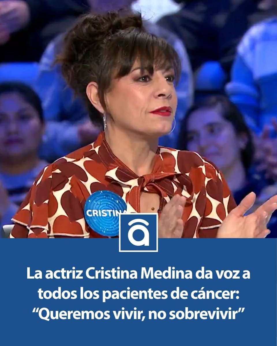 tododisca's tweet photo. La actriz sevillana Cristina Medina, conocida principalmente por su papel de 'Nines Chacón' en 'La Que se Avecina', ha puesto voz a todos los pacientes de cáncer durante su participación en el programa 'Pasapalabra'.

Cristina Medina habla desde la voz de la experiencia y con el conocimiento que ha obtenido tras haber superado un cáncer de mama. Este cáncer le fue diagnosticado en el mes de septiembre de 2021. Después de aproximadamente un año, la actriz andaluza consiguió superar el cáncer, aunque no sin secuelas.

De hecho, Cristina Medina se ha convertido en una figura relevante en cuanto a la reivindicación de la calidad de vida de los pacientes de cáncer. Además, también visibiliza las secuelas que deja la enfermedad en la mayoría de personas. 

"No he podido quedarme impasible ante tantísima injusticia y tanto desamparo, sobre todo en el 'después'. Se acaba el tratamiento y parece que todo ha terminado. Ahí empieza una etapa muy dura para los pacientes oncológicos", ha confesado Cristina Medina en 'Pasapalabra'.

En este sentido, la actriz española ha impulsado la creación de 'OncoloMeeting'. Como ella misma describe, se trata de "una aplicación para poner en comunión a pacientes supervivientes y acompañantes". El objetivo de esta aplicación es que nadie se sienta solo durante y tras el proceso de lucha contra el cáncer. 

'OncoloMeeting' nace porque "queremos vivir y no sobrevivir", defiende Medina. Esta reconocida actriz ha sido un ejemplo en la lucha contra el cáncer y, ahora, está plenamente involucrada en ayudar a otros pacientes, especialmente en la etapa del "después".