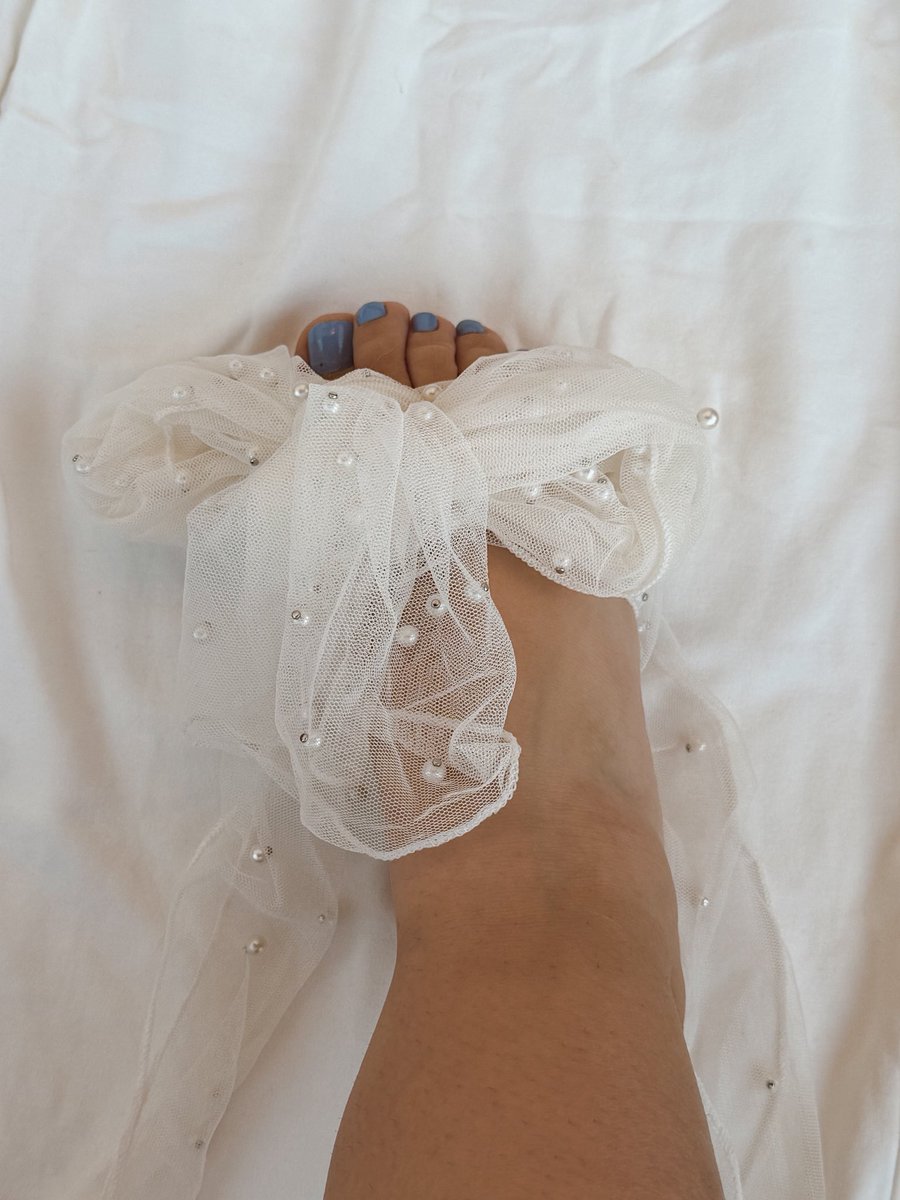 __FootFantasy__'s tweet photo. White, cute and flirty 🌸👣
#FeetLovers #CuteFeet #PrettySoles #FeetFan #FootFetishCommunity https://t.co/CFbdYSsULW