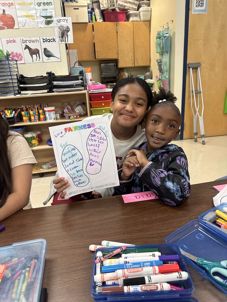 amandareardon_'s tweet image. We love time with our buddies! Today’s focus was all about fairness, both inside and outside the classroom. @NISDOtt #OttStars #OttWorldTour