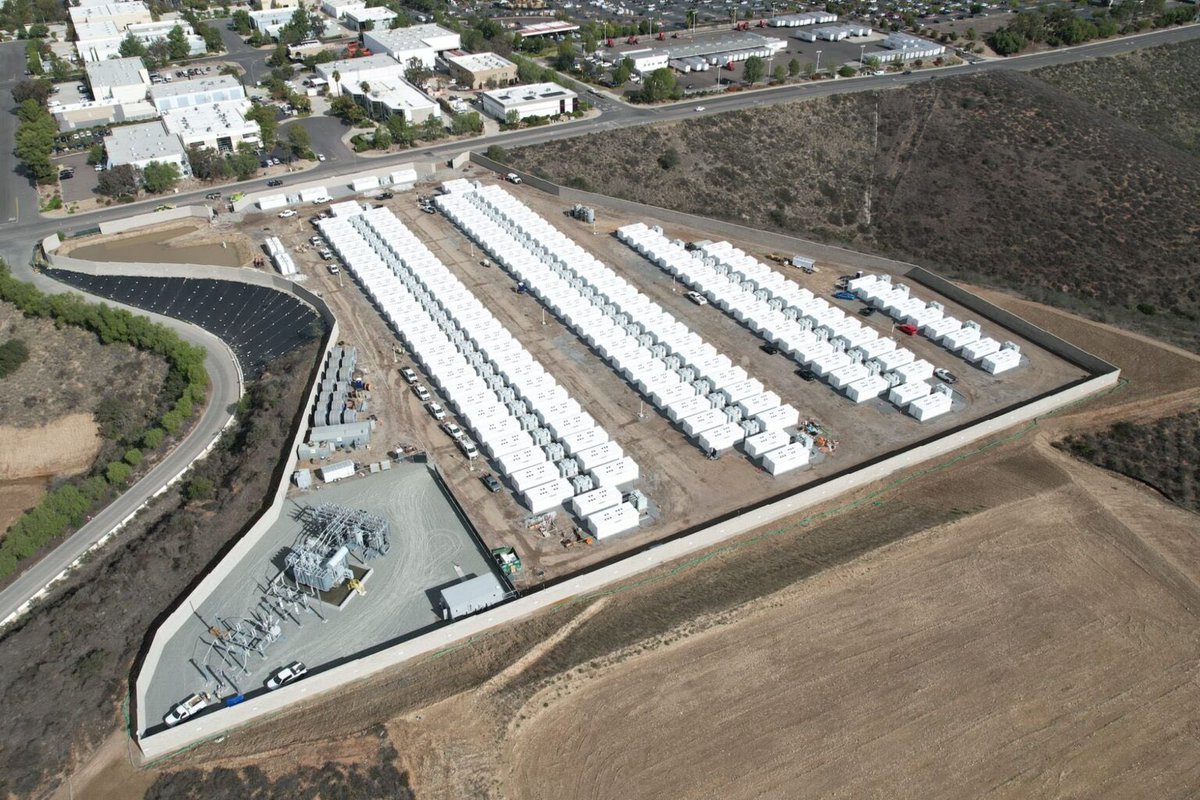 CabreraVar74135's tweet photo. La transición energética global sigue acelerándose: más inversión en solar utility-scale, almacenamiento con baterías y modernización de red. ⚡🌍

Fuente: Renewable Energy World

#EnergyTransition #RenewableEnergy #EnergyStorage #BatteryStorage #SolarEnergy #CleanEnergy #BESS https://t.co/MkqF1IO8Cd