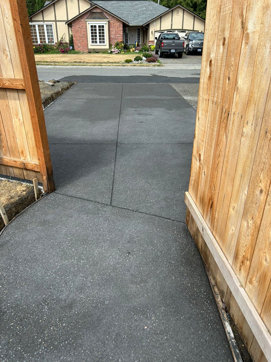 FarfanConcrete's tweet image. 🚧 We transformed this space with a clean, durable finish built to last. Perfect for enhancing your home’s entrance with style and functionality.

📞 (360) 362-6921
📩 DM / WhatsApp

#Concrete #Paving #Walkway #Driveway #Construction #Remodeling #ConcreteWork #HomeImprovement