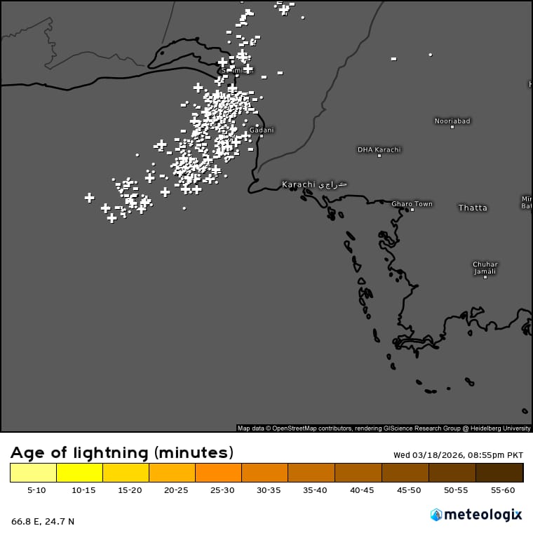 weatherwalay's tweet image. 🚨KARACHI ALERTS: 
A strong #thunderstorm is approaching #Karachi from the West. Rain accompanied with thunder/lightning and fast winds is likely within next 1 hour. Few areas may also see a #hailstorm event. Stay indoors during a thunderstorm event. ⛈️

#weatherwalay #pakweather