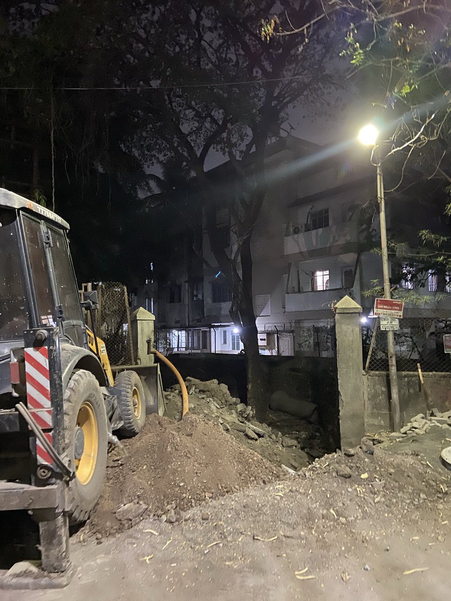 taxshiind's tweet photo. 1/ It’s been 1 month (18 Feb – 18 March) and #Kothrud residents are still living in chaos.
Gas pipeline burst, endless digging, no accountability.
Is this the “development” we were promised, @PMCPune? https://t.co/Ax4BTI5jXW