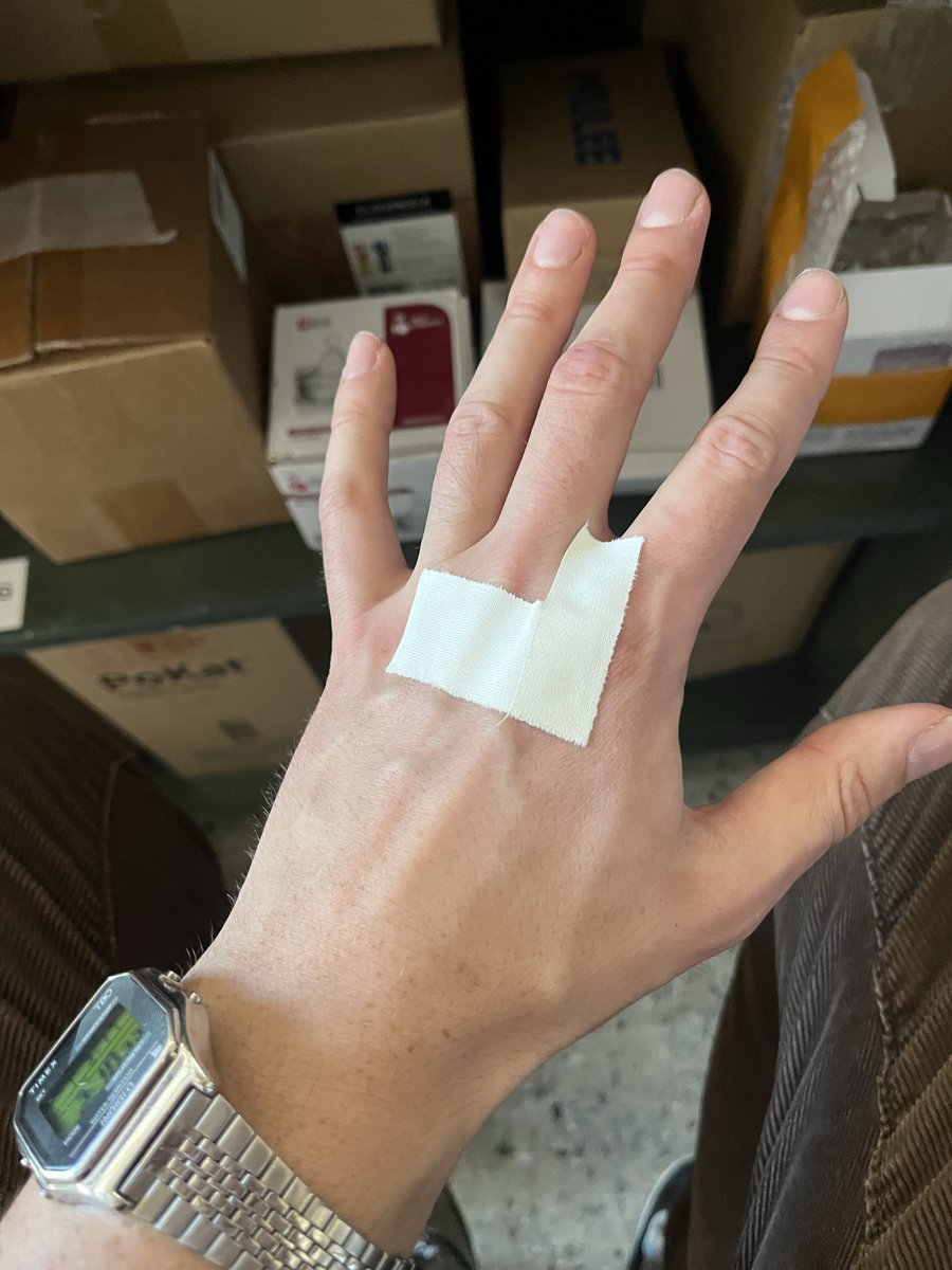 Hollywood Deals tweet media