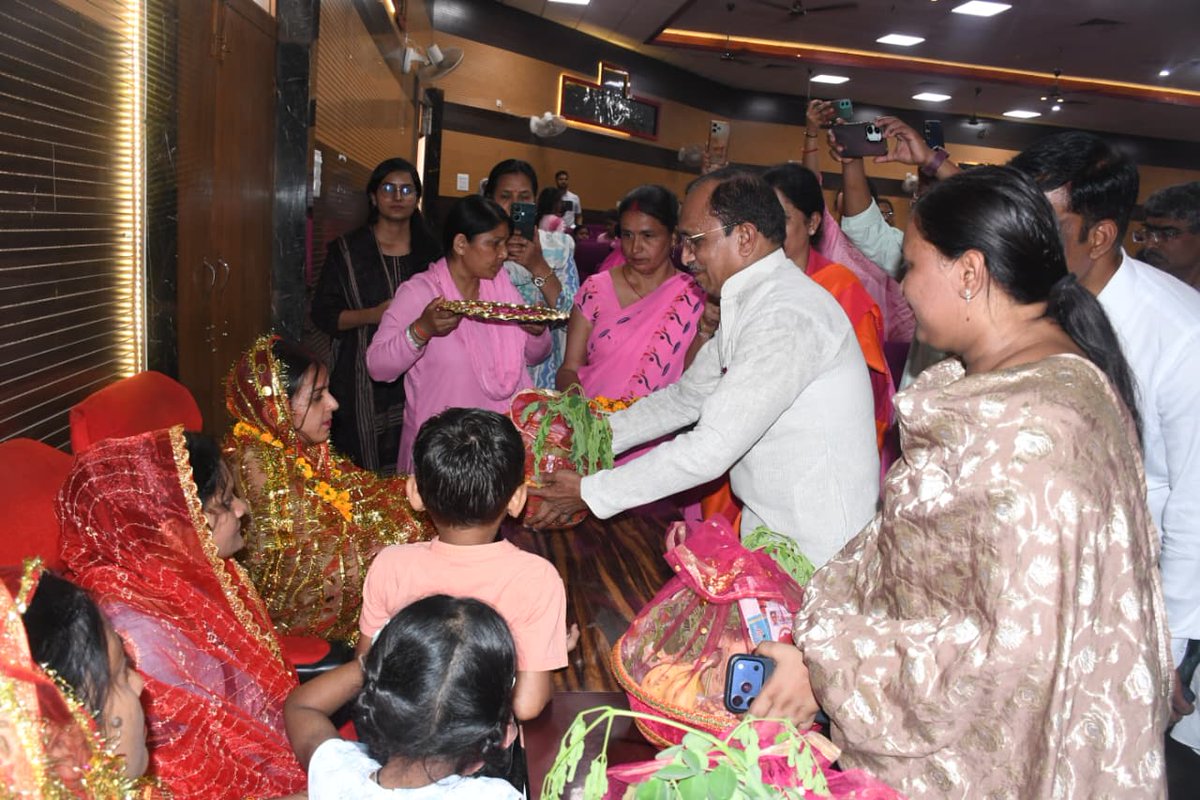 DM Prayagraj tweet media