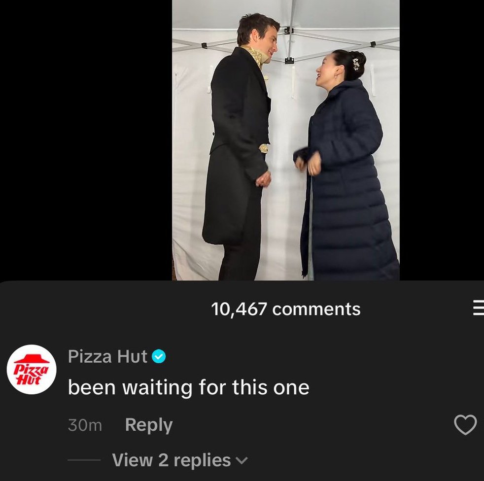 cheesecatrina's tweet photo. lmao even pizza hut admins were waiting for luke &amp; yerin's tik tok 😭😭😭 https://t.co/n36csBHdjz