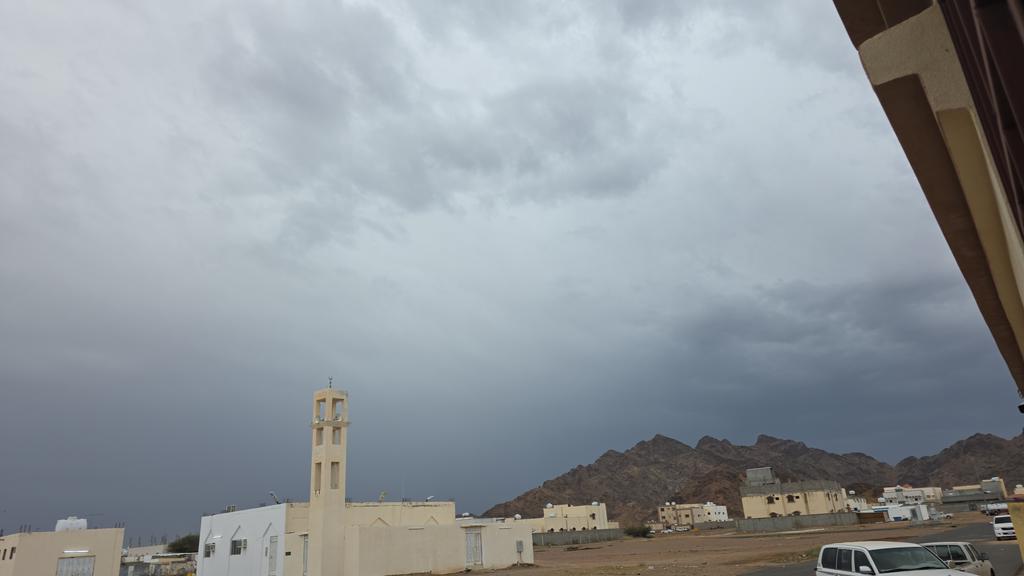 saud98769876's tweet photo. أجواء #خيبر_الشماليه
اليوم #الأربعاء  الموافق 29/9/1447
#شهر_رمضان_المبارك١٤٤٧هـ
اللهم مطر خير ورحمه ومغفرة من عندك ورضوانا .
اللهم أختم لنا شهرنا برضوانك والعتق من نيرانك يا جواد يا كريم  ياخير من أعطى ووهب . https://t.co/lFZ2bqjUX2