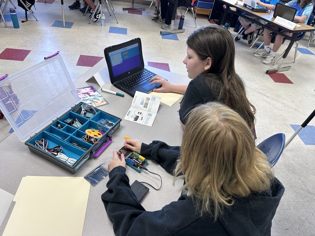 ColonialHeightsK12 tweet media