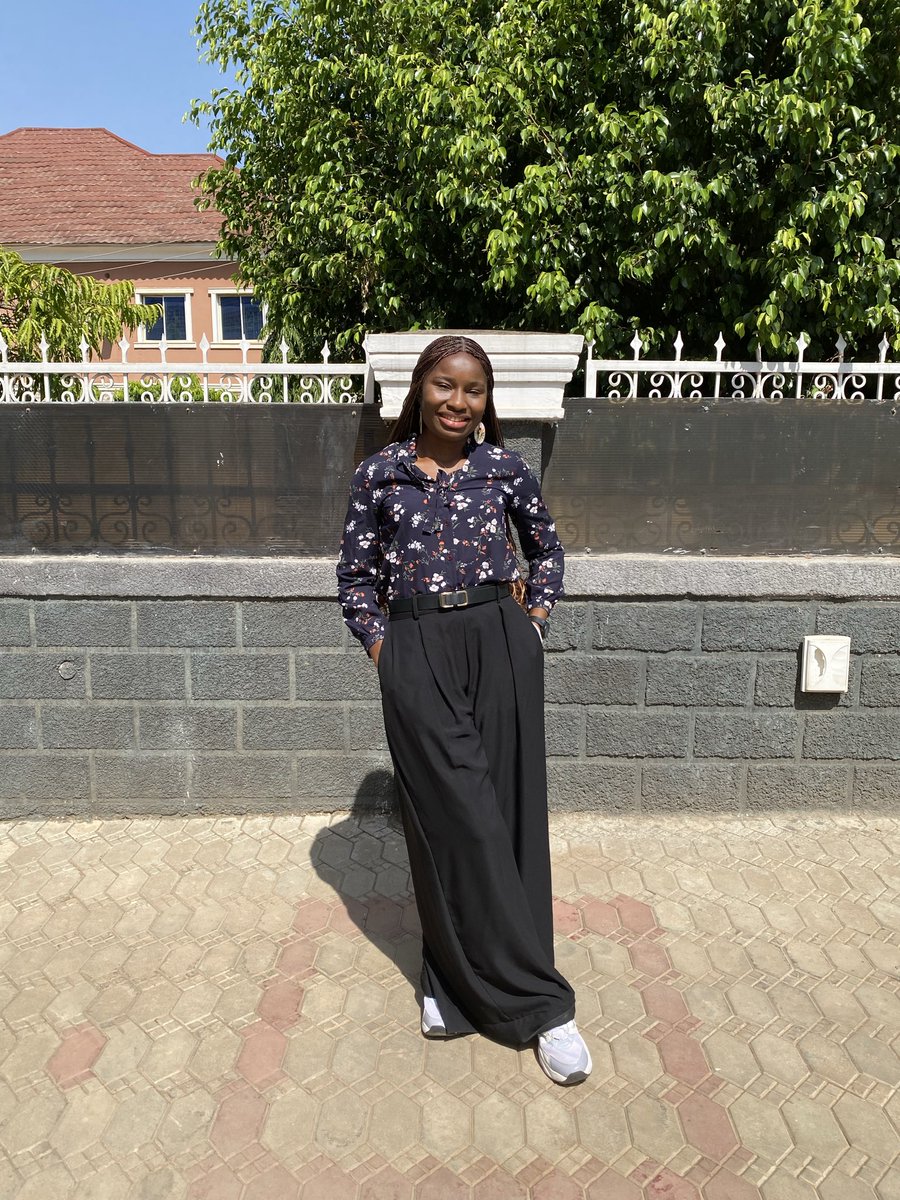 nwazuruvicky's tweet image. Our Classic Pallazo Trouser is available.
Designed by yours truly.

Send us a dm today to get yours.
Sneakers is also available 

#fashion 
#trouser #footwear
#pallazotrouser
#sneakers 
#fashiondesigner