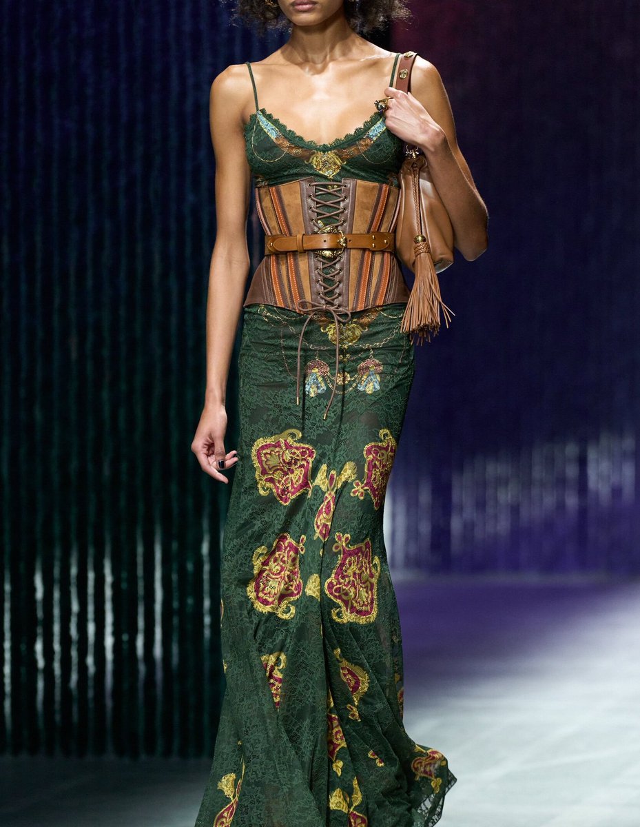 𝓜𝓸𝓷𝓲 𝙇𝙞𝙠𝙚 𝙢𝙤𝙣𝙚𝙮 archives☆ tweet media