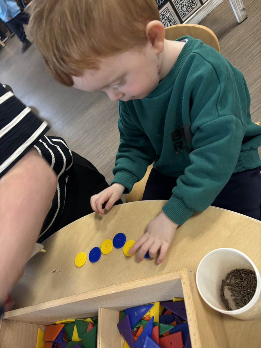 crosshill_ps's tweet image. Exploring patterns through play 🔨✨
Little hands creating big learning with hammers &amp;amp; tiny screws—building focus, coordination, and early maths skills while having fun! #LearningThroughPlay #CrosshillEYC