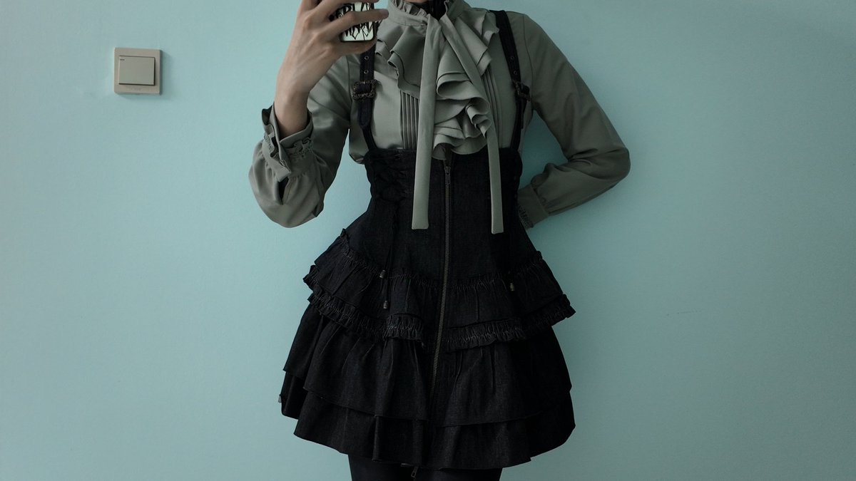 什么，我身材还是不错的嘛～
（无头骑士这一块）