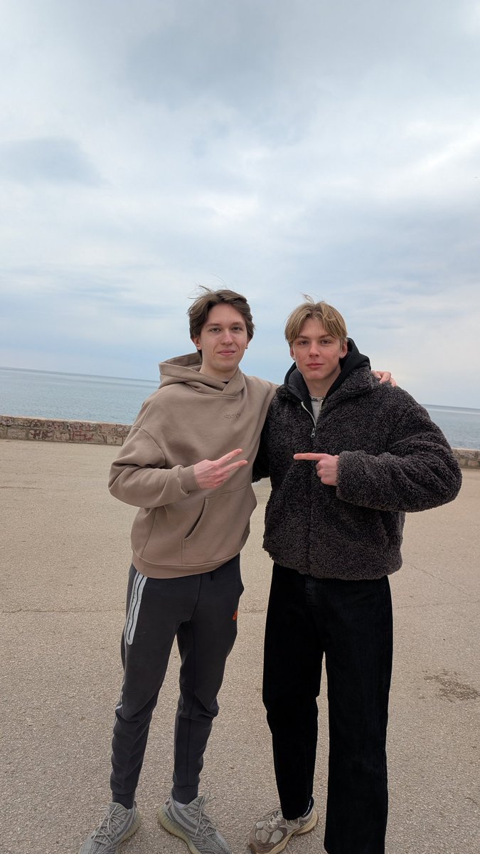 Dimitriusat tweet media