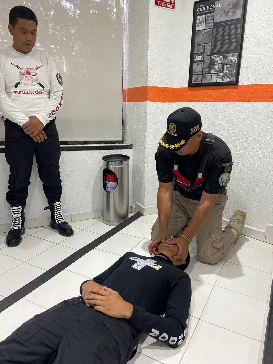 Rescate_Condor's tweet photo. Actividades del Curso institucional de Primeros Auxilios Avanzados, para los elementos del escalafón básico de adiestramiento.
#CóndorCercaDeTi
#voluntarios
#pormexico
#ProtecciónCivil
#rescate https://t.co/znbmXVQD31