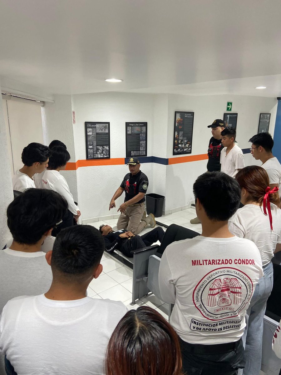 Rescate_Condor's tweet photo. Actividades del Curso institucional de Primeros Auxilios Avanzados, para los elementos del escalafón básico de adiestramiento.
#CóndorCercaDeTi
#voluntarios
#pormexico
#ProtecciónCivil
#rescate https://t.co/znbmXVQD31