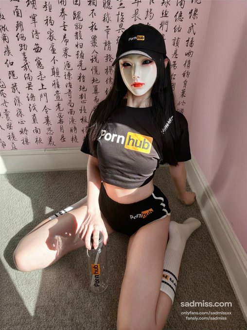 Sad Miss - Your favourite masked Asian mystery… loved a little too much by foreigners 😈 25K subs, 谢谢 @pornhub🖤🧡 Full vid dropping soon—Dare to see? https://t.co/LqNiFdejcS
