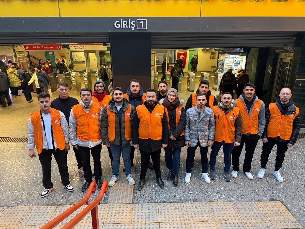 İftara 5 kala Sağmalcılar Metro’da… 🌙
Yolda olan, iftara yetişemeyen gönüllere küçük bir dokunuş yaptık. 🤍

Paylaştıkça çoğalan bu bereket, birlik ve kardeşliğimizi daha da güçlendiriyor.
Rabbim kabul eylesin, hayırlarımızı daim kılsın.
