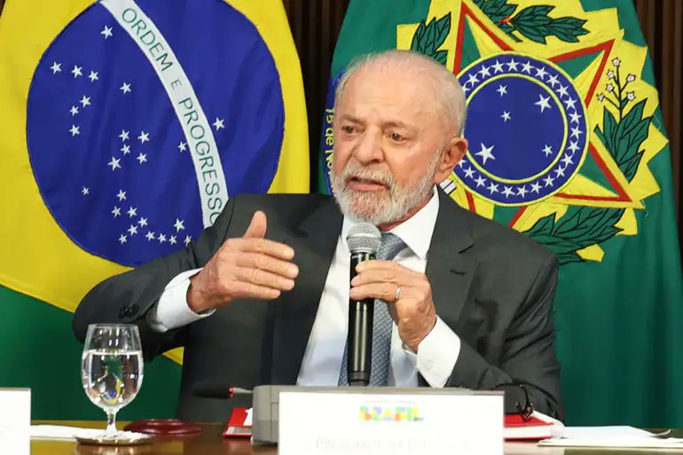 🚨 URGENTE: governo Lula propõe aos governadores zerar o ICMS da importação de diesel até o fim de maio!

- O custo total seria de 3 bilhões, sendo 50% financiado pelo governo federal e 50% pelos governadores, reduzindo em R$ 1,17 o preço do diesel importado!