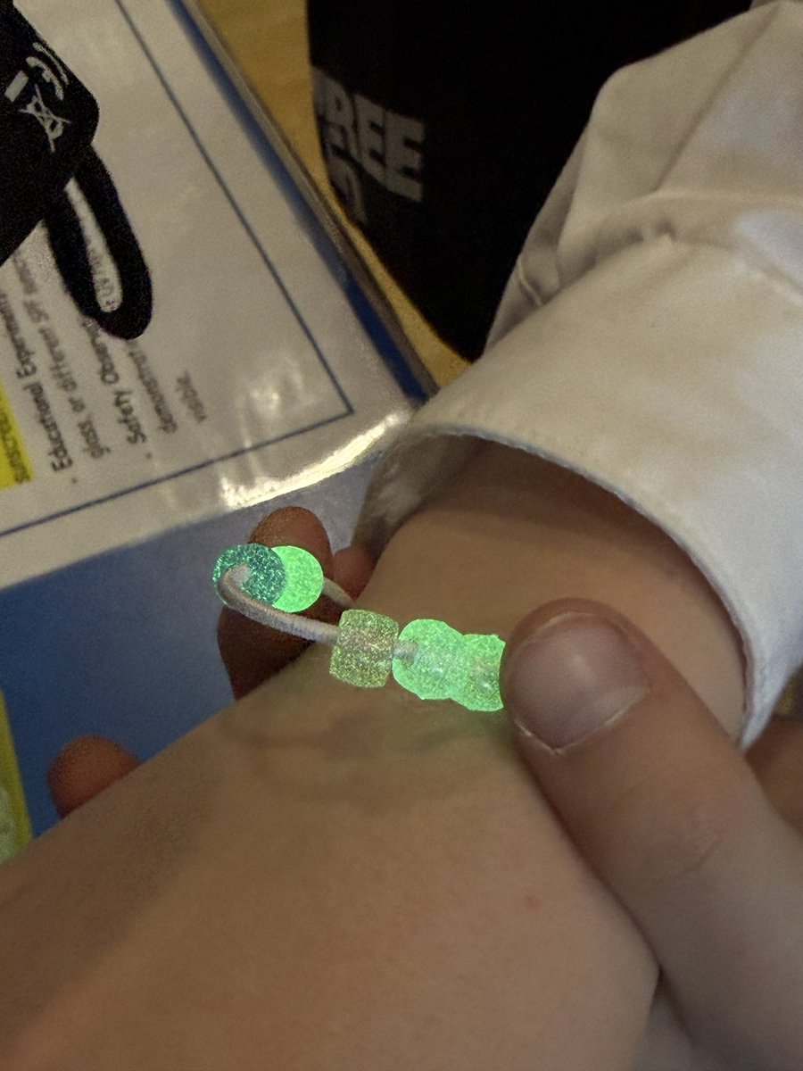 ArnotStMary's tweet photo. Amazing UV beads - change colour to help us know when we’ve had enough sun. #ScienceWeek https://t.co/9nrt1QVgTh