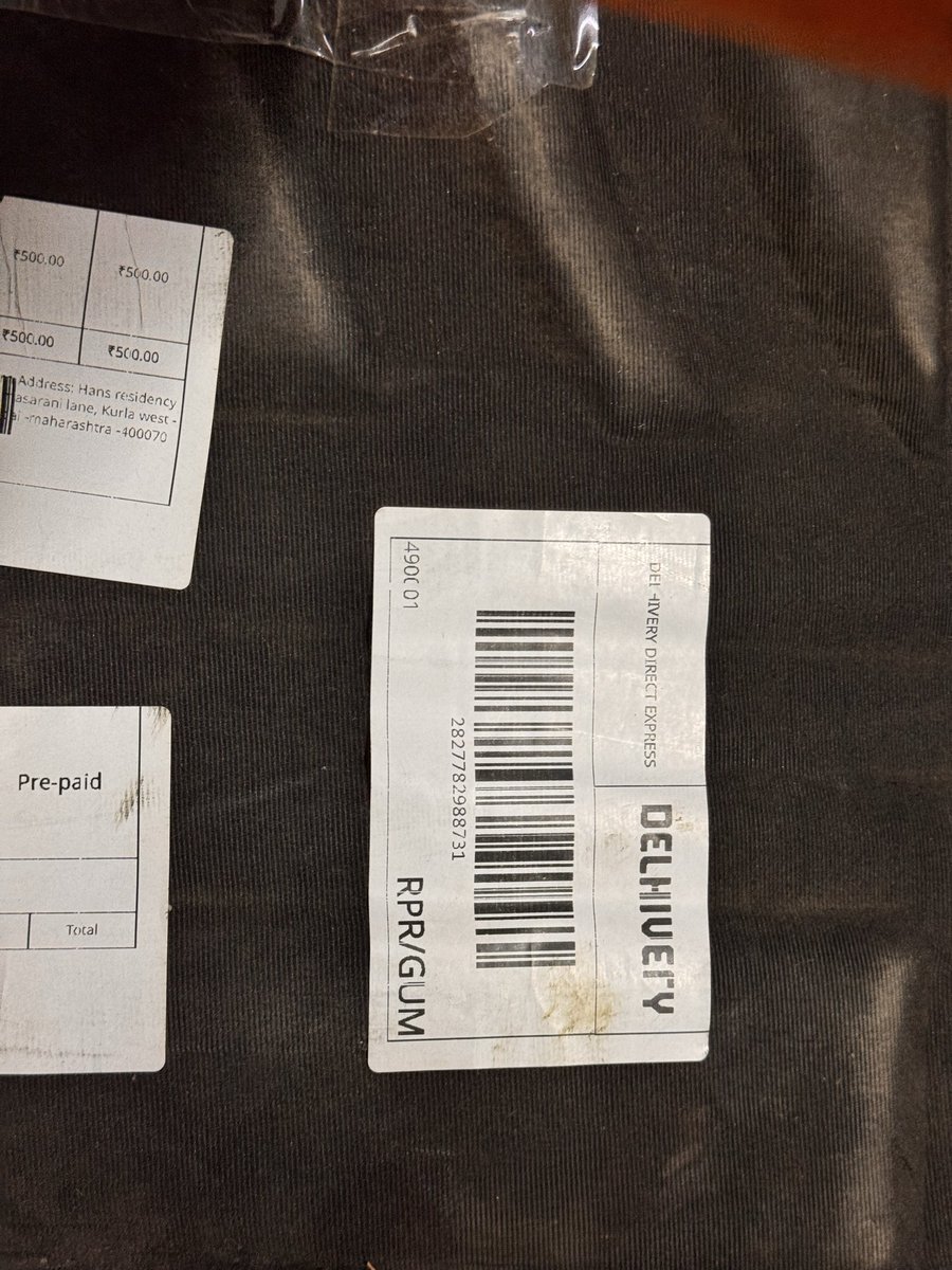 DHRUV09024's tweet photo. AWB - 2827782988731
Received wrong box due to fault of delhivery . I need my box back . Help @delhivery . Full story in comment section. https://t.co/MjbiheFwN9