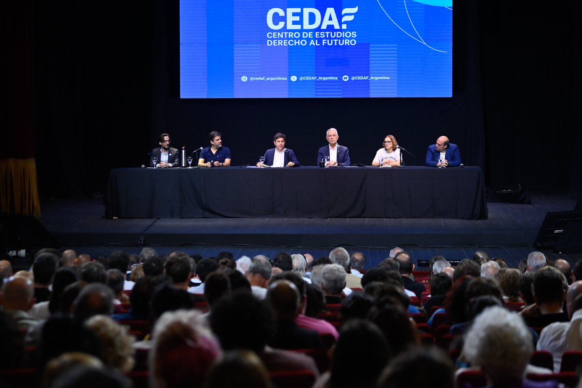 Presentamos el Centro de Estudios Derecho al Futuro y su primer documento, "El plan económico de Milei: 10 mentiras y una zoncera". 

Un trabajo que surge como respuesta a las mentiras económicas que el Gobierno nacional quiere instalar para convencer a los argentinos de que su