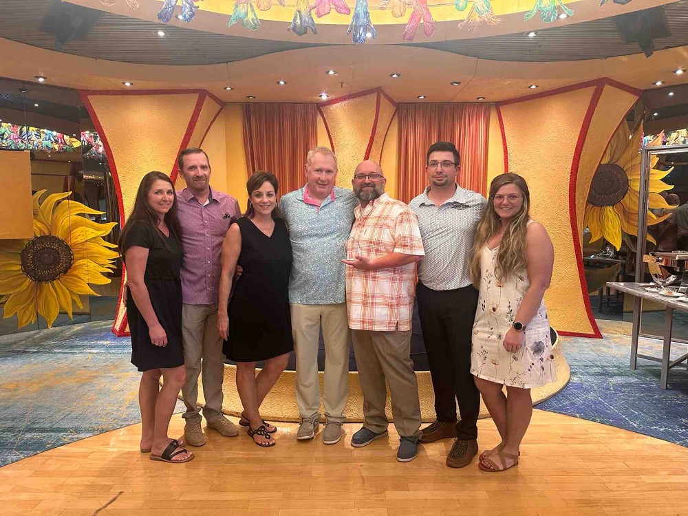 marknetalliance's tweet photo. Congratulations to these outstanding MarkNet members on their well-deserved recognition!
Stewardship Award – Curran Miller &amp; Realty, Inc.
Company of the Year – West Central Auction Company
Voyage Award – Barry Stewart
#AHA #MarkNetAlliance #Awards https://t.co/Qpb0vDYUrX