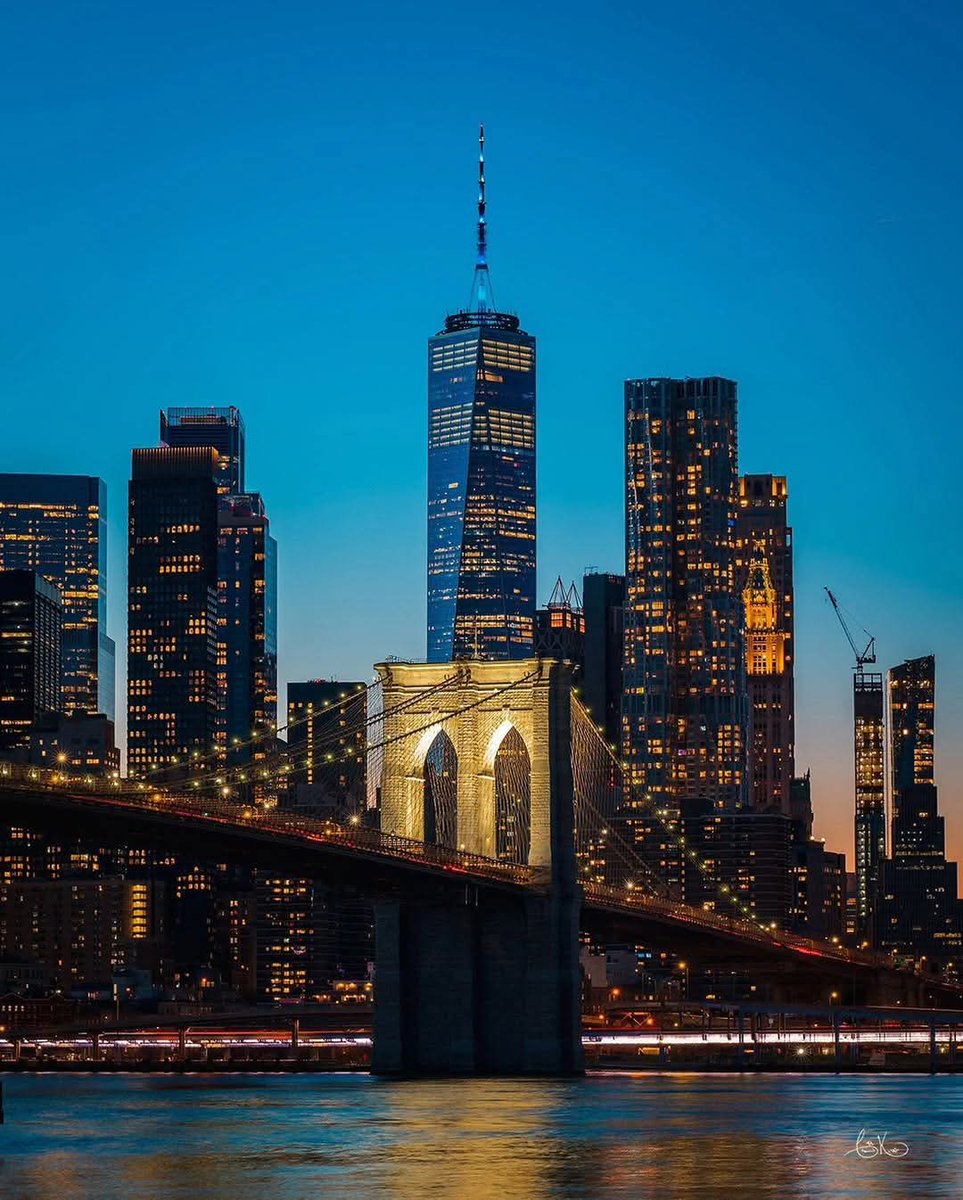 SeascapeNature's tweet photo. Brooklyn Bridge, New York https://t.co/MhW5wJnbgB