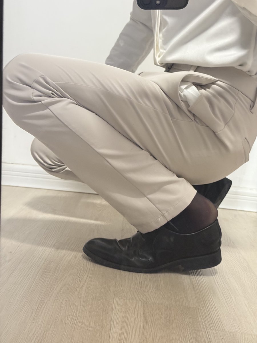Stepen110's tweet photo. 丝袜，是丝滑你的逼 https://t.co/FTOFpBaeDK