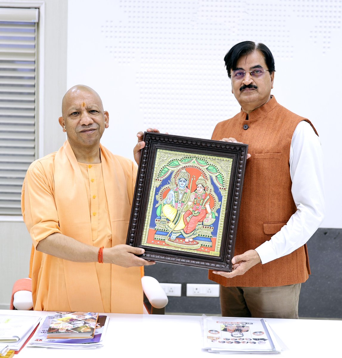 Yogi Adityanath Office tweet media