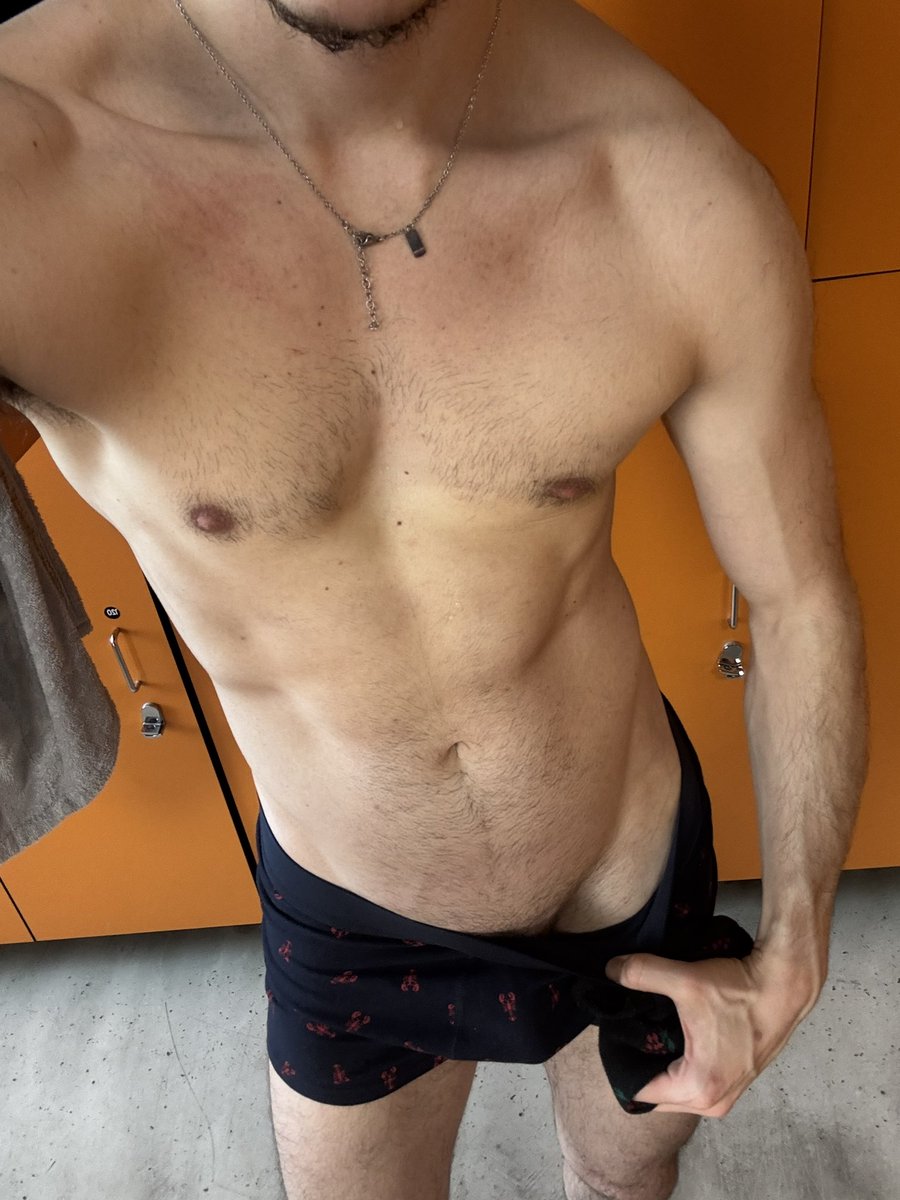LIVE dallo spogliatoio della palestra 💦💦 chi viene in doccia?
<a href="/BonItaliani/">Boni italiani 🍆💦🍑🇮🇹</a>